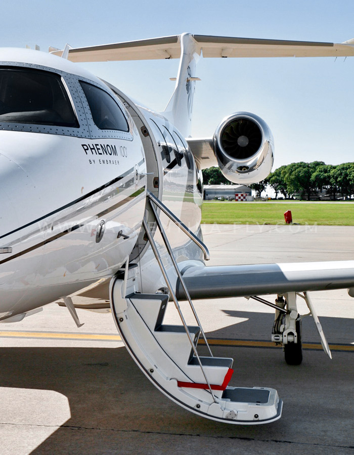 Phenom 100 — Design contemporâneo e aviônica avançada