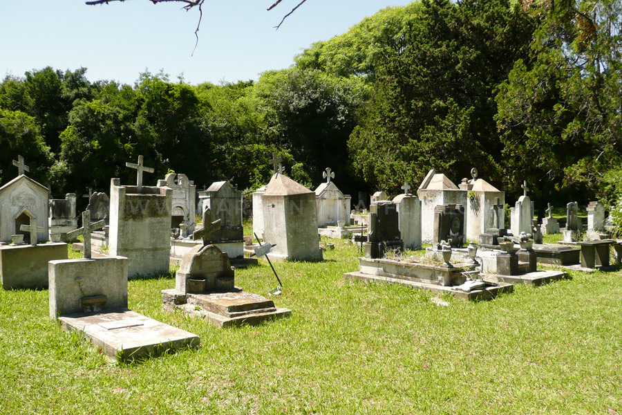 Cemetery at Martn Garca island